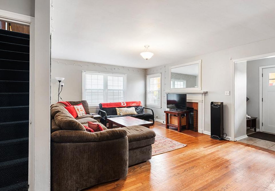 1st image of 1124 W Neely Ave