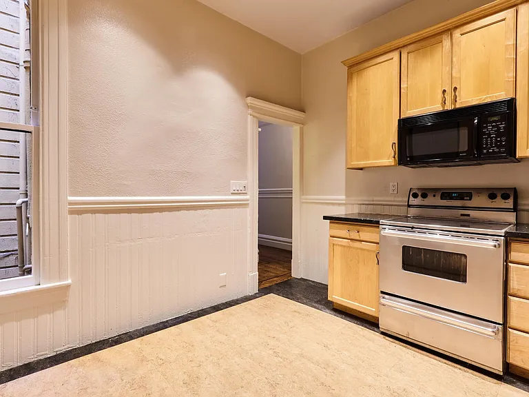 406 Cole St — Photo 4