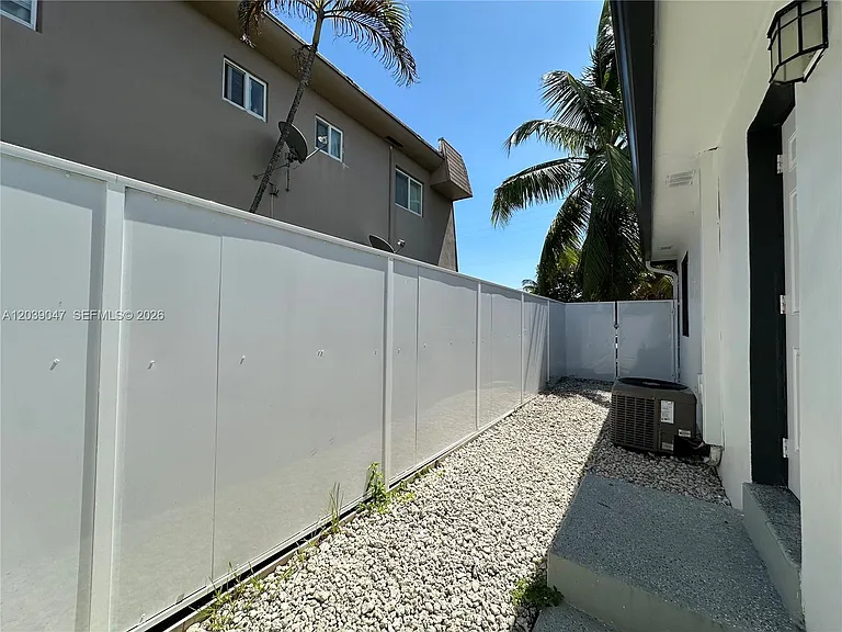 1737 Liberty St #10 — Photo 28