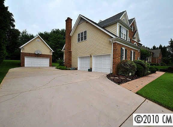 2nd image of 156 Knoxview Ln