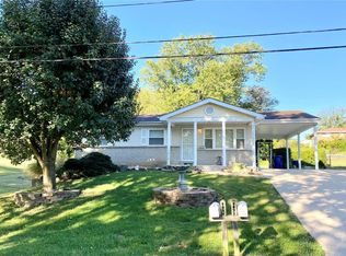 1825 Rainbow Dr, High Ridge, MO 63049