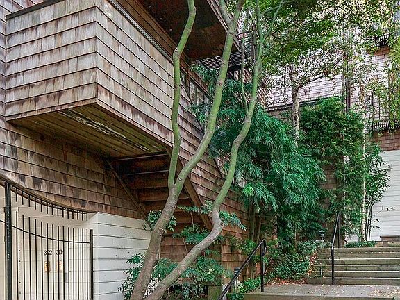 3rd image of 3172 Sacramento St