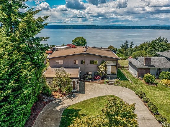 Circular Drive / Mid-Century / Incredible Opportunity!