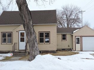 506 S 2nd St, Menno, SD 57045