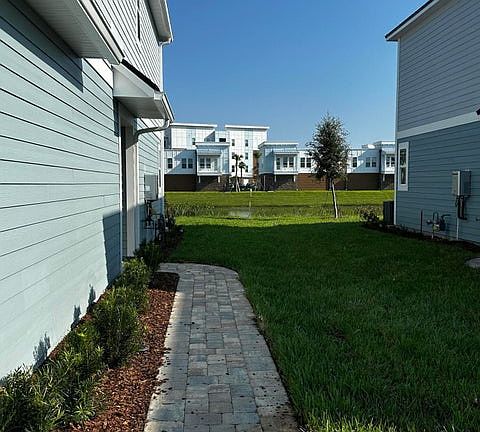 2nd image of 309 Brandon Lakes Dr