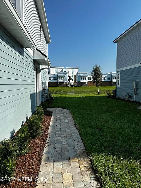 Building Photo - 309 Brandon Lakes Dr