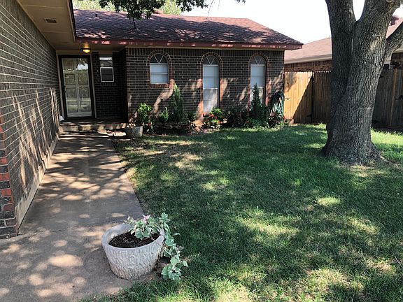 3rd image of 612 N Patterson Dr