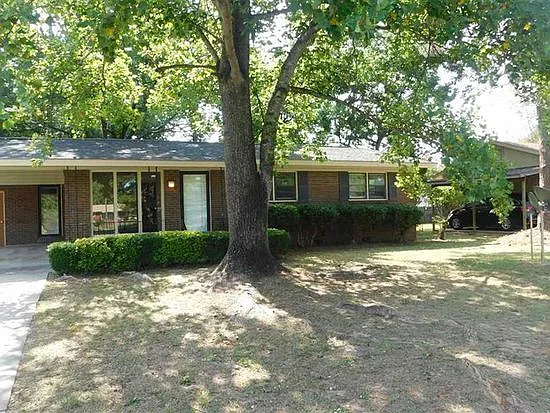 311 E Imperial Cir — Photo 1