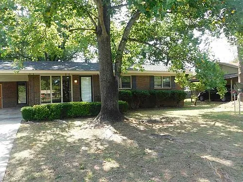 311 E Imperial Cir Photo 1 311 E Imperial Cir Photo 1