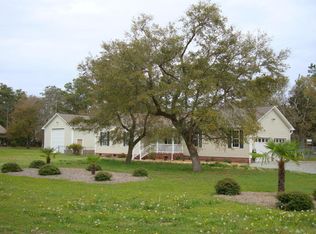 126 Pigiott St, Harkers Island, NC 28531