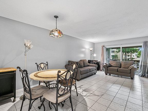 3rd image of 207 Tropic Isle Dr APT 211