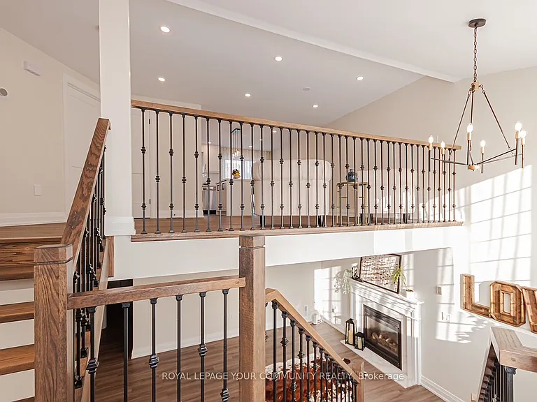 5 Selkirk Cres — Photo 1