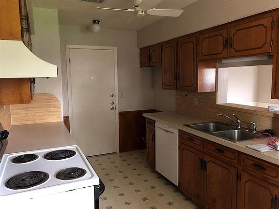3rd image of 505 Cambridge Dr