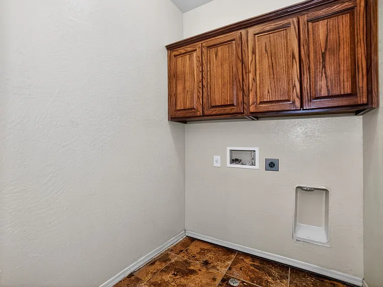 2523 S 41st Ave — Photo 24