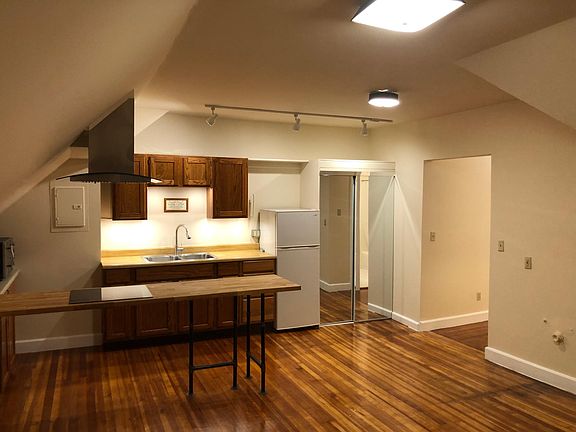 3rd image of 162 Warren St #8