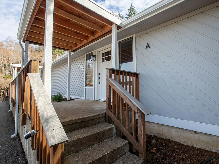 322 S Birch St — Photo 4
