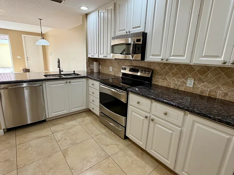 1605 Jeaga Dr — Photo 3