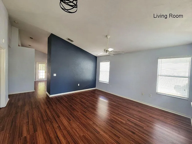 2216 NW 52nd Pl — Photo 3