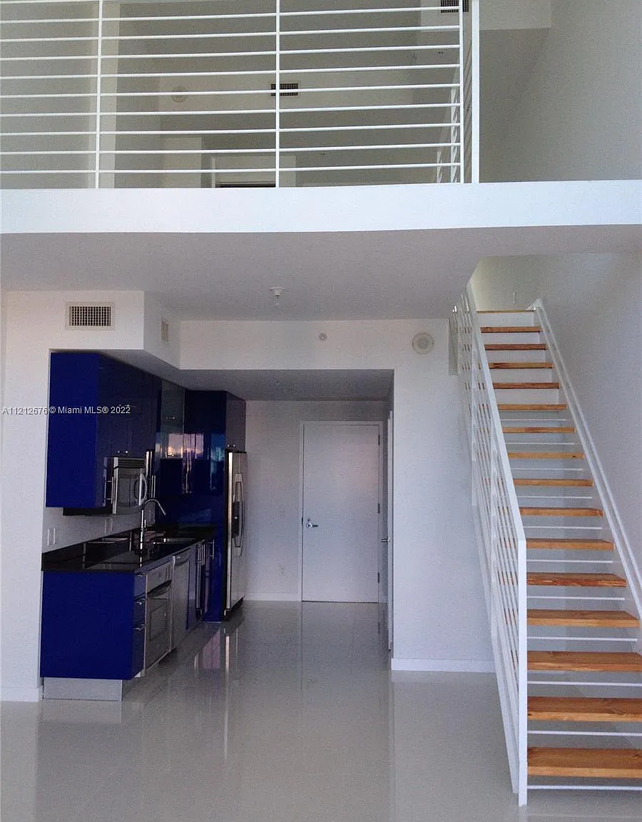 2 bed, 2.5 bath, 1295 sqft, $3,900 — Photo 2