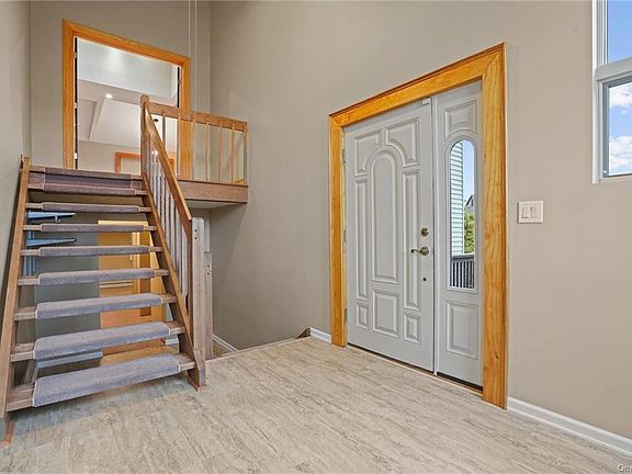 4th image of 10 Braden Pl