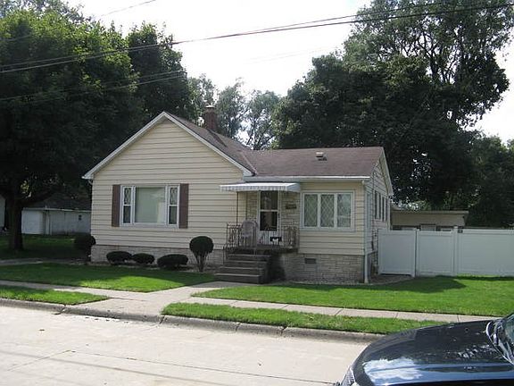 2nd image of 743 Hazen Ave