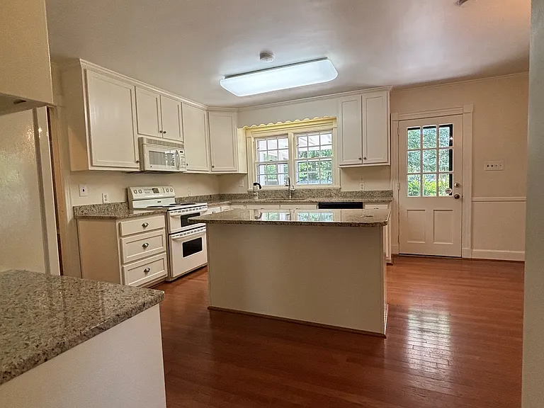 1513 Raeford Rd — Photo 8