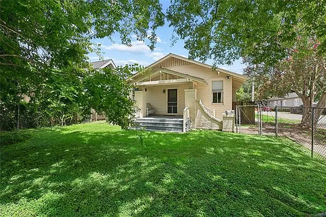 2801 Calhoun St