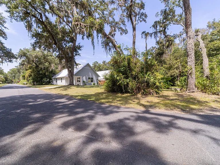 290 Cedar St — Photo 4