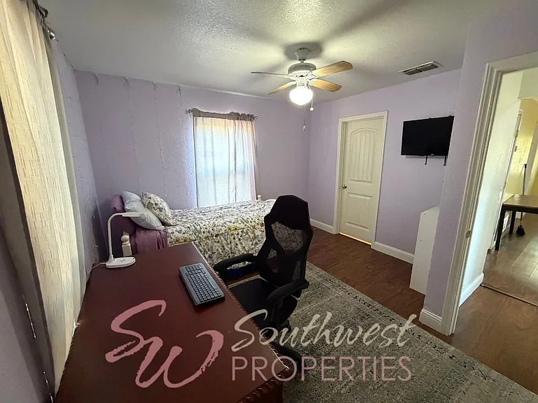 979 W Pecan St — Photo 15