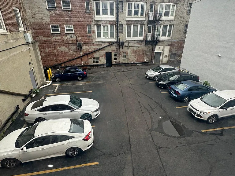 607 E 5th St #4 — Photo 11