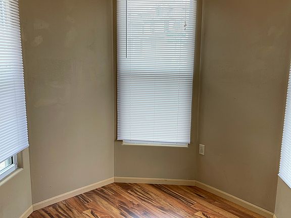 5th image of 328 N Dubuque St #3
