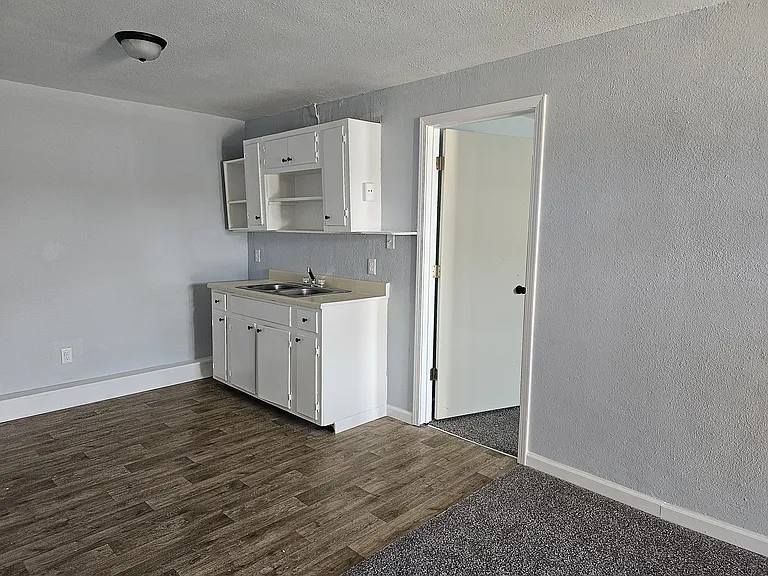 403 E 3rd St #405 — Photo 11