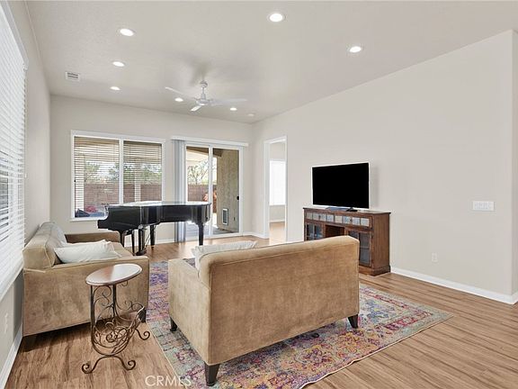 4th image of 19535 Hanely St
