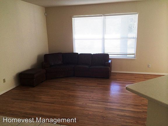 3rd image of 524 Hiawatha Palm Pl