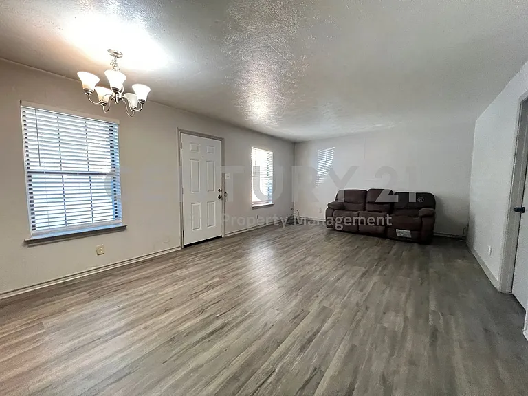 1108 N Elm St #3 — Photo 2