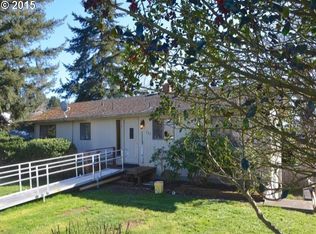 625 E 9th St, Coquille, OR 97423