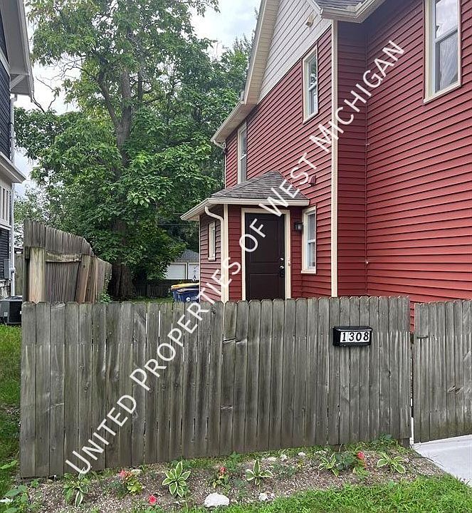 1308 Bemis St SE 2, Grand Rapids, MI 49506 Zillow