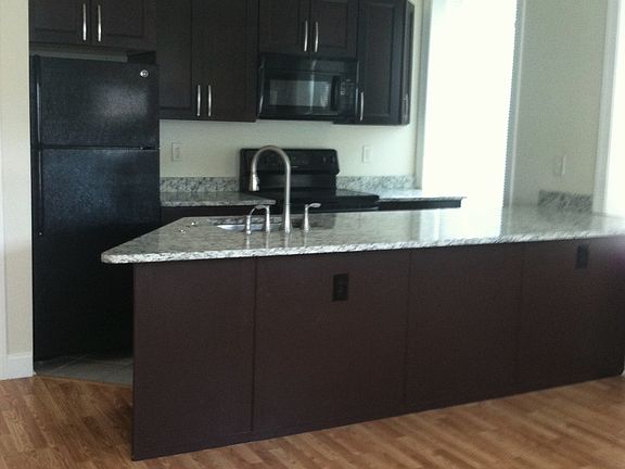 5th image of 440 S Fairmount St #4