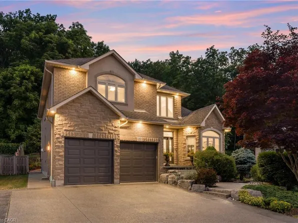 22 Shadeland Cres, Stoney Creek, ON L8G 4Y1
