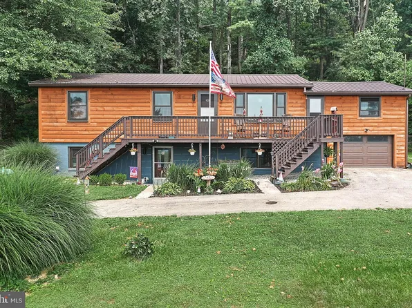 204 Three Hill Rd, Spring Grove, PA 17362