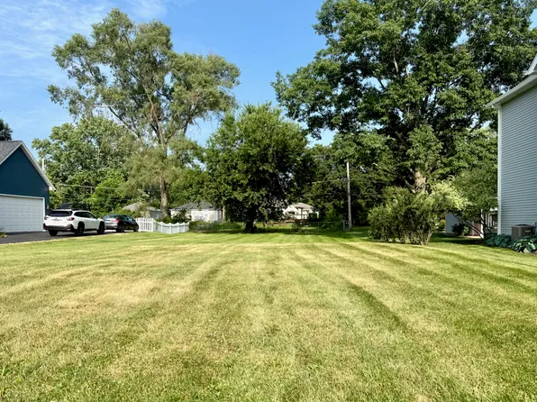 615 S 3rd St, Dundee, IL 60118