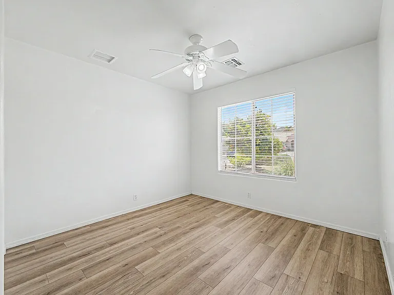 930 E Harwell Rd — Photo 26