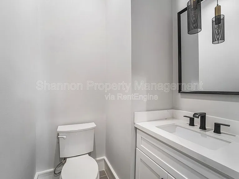 2221 Francis St — Photo 12