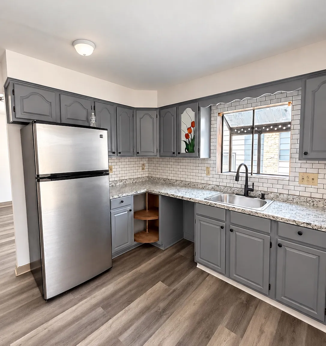 3 bed, 1.5 bath, 1250 sqft, $1,650 — Photo 2