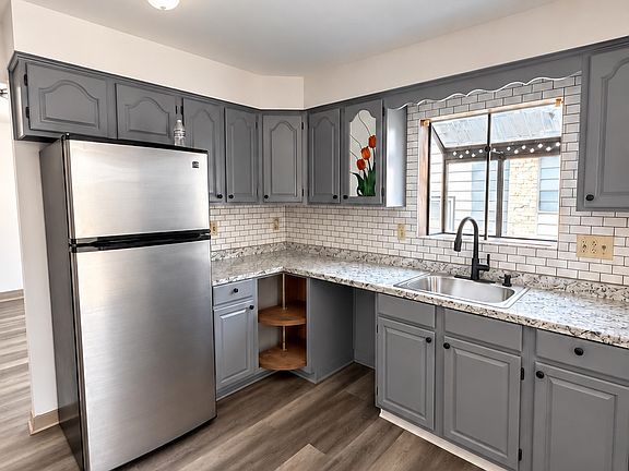 2nd image of 77 Carroll St #1/2