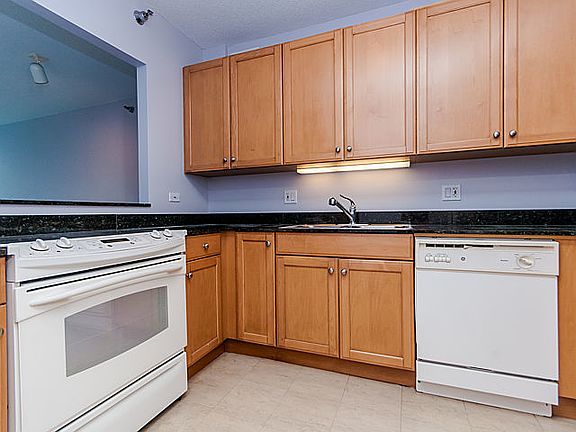 5th image of 400 N La Salle Dr APT 1609