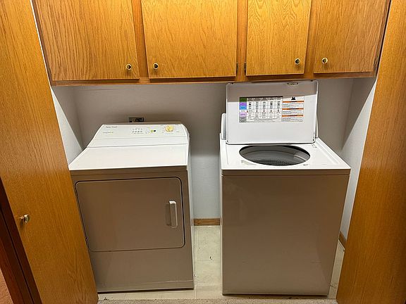Washer/dryer included 