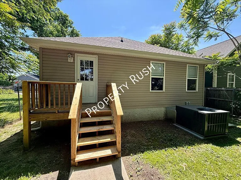 709 N Holly St — Photo 26