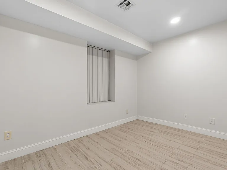 280 S 20th St #1 — Photo 9