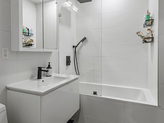 4th image of 241 W 75th St #3
